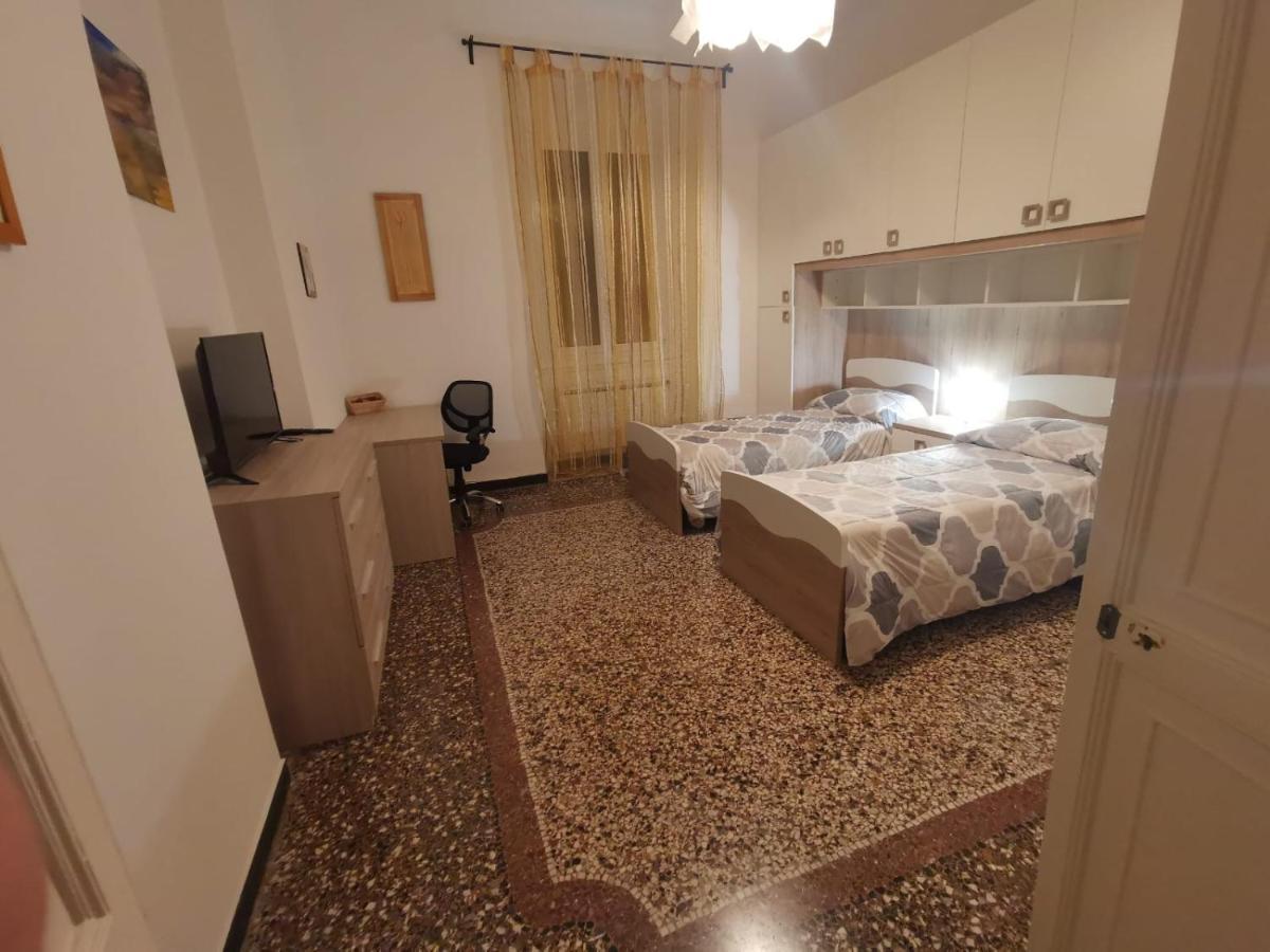 Wow Home - 175 Mq - Posteggio Privato - Davanti Porto Traghetti - Fino A 10 Posti Letto Γένοβα Εξωτερικό φωτογραφία